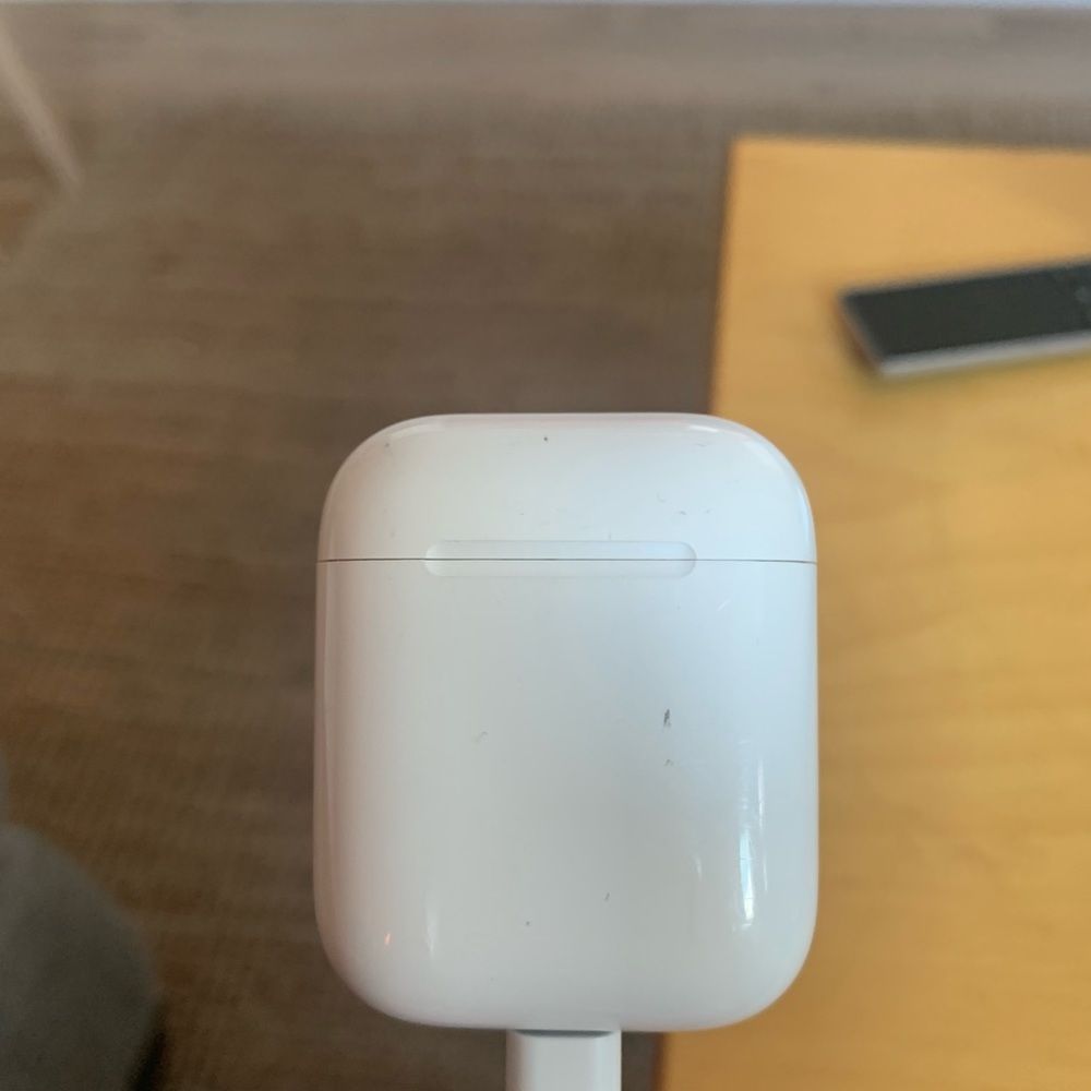Apple AirPods Case + 1 AirPod
